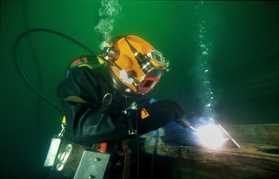 Commercial divers' equipment