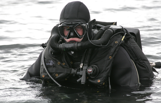 Defence divers' equipment