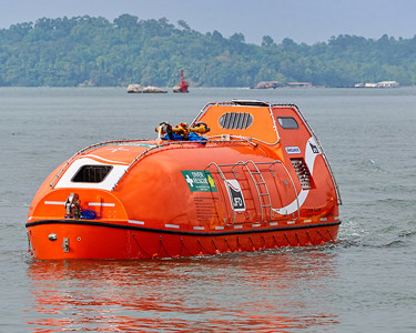 Can a Lifeboat Survive a Hurricane? Shocking Truth Revealed